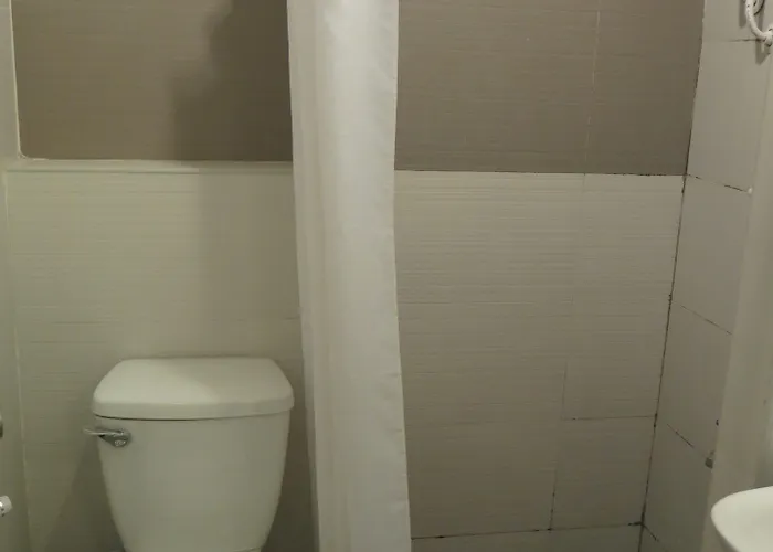 The Center Hotel 2*